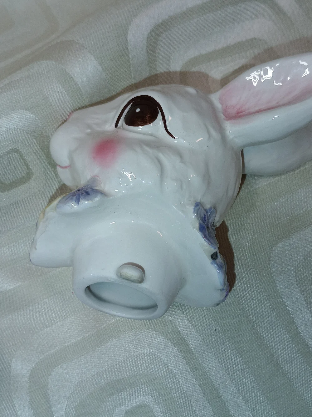 Enesco Vintage Sculpted Bunny Teapot With 2 Mathching Mugs
